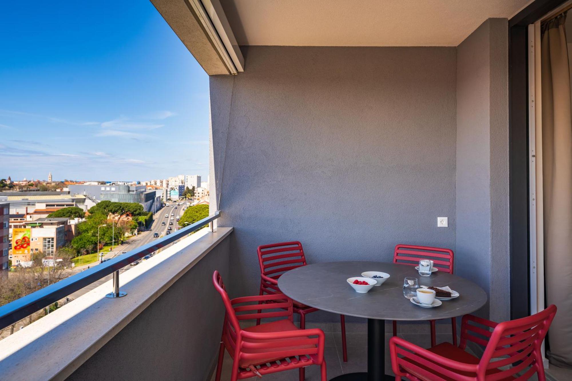 D-Apartment - With Garage And Balcony Задар Екстериор снимка