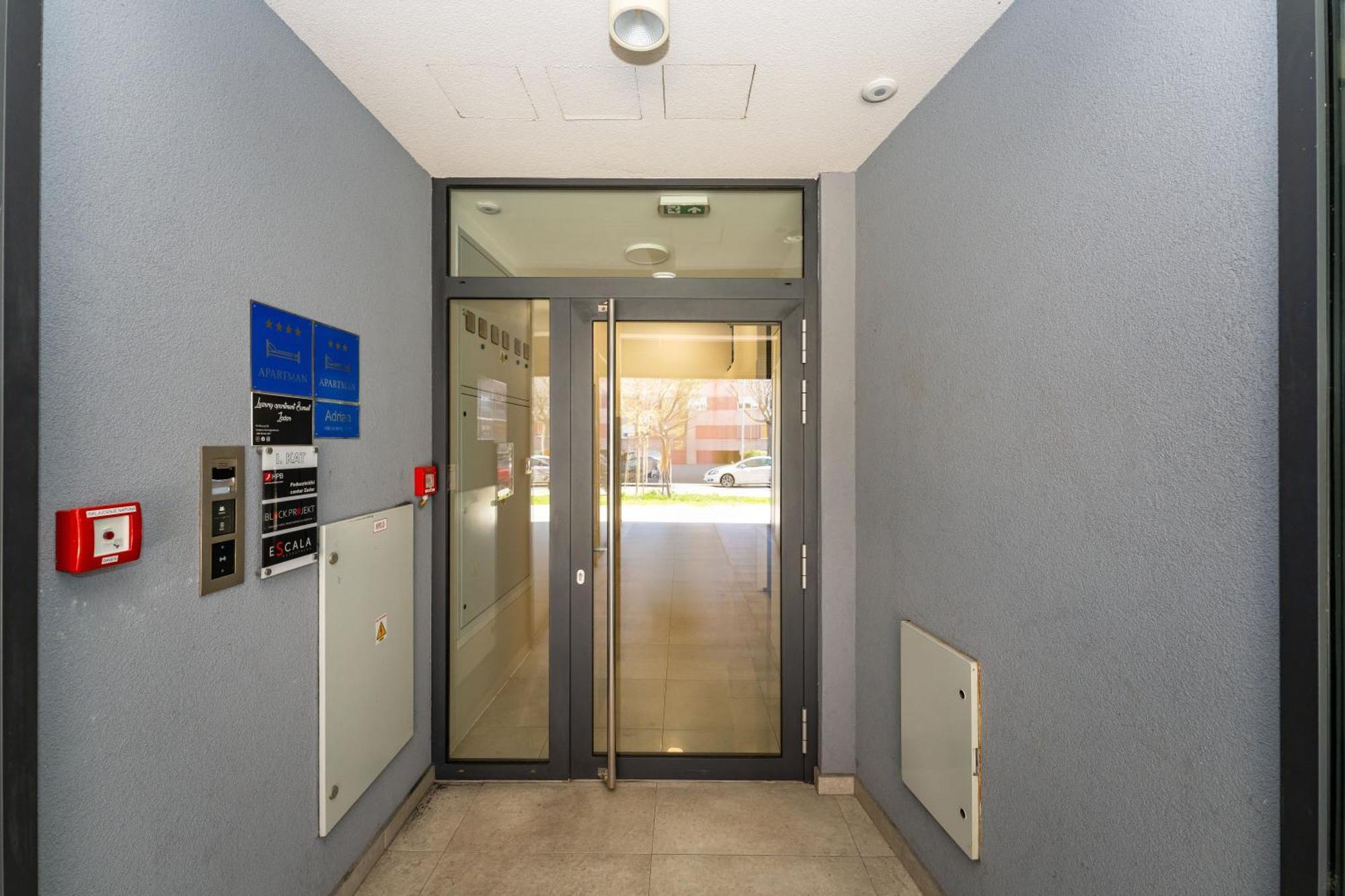 D-Apartment - With Garage And Balcony Задар Екстериор снимка