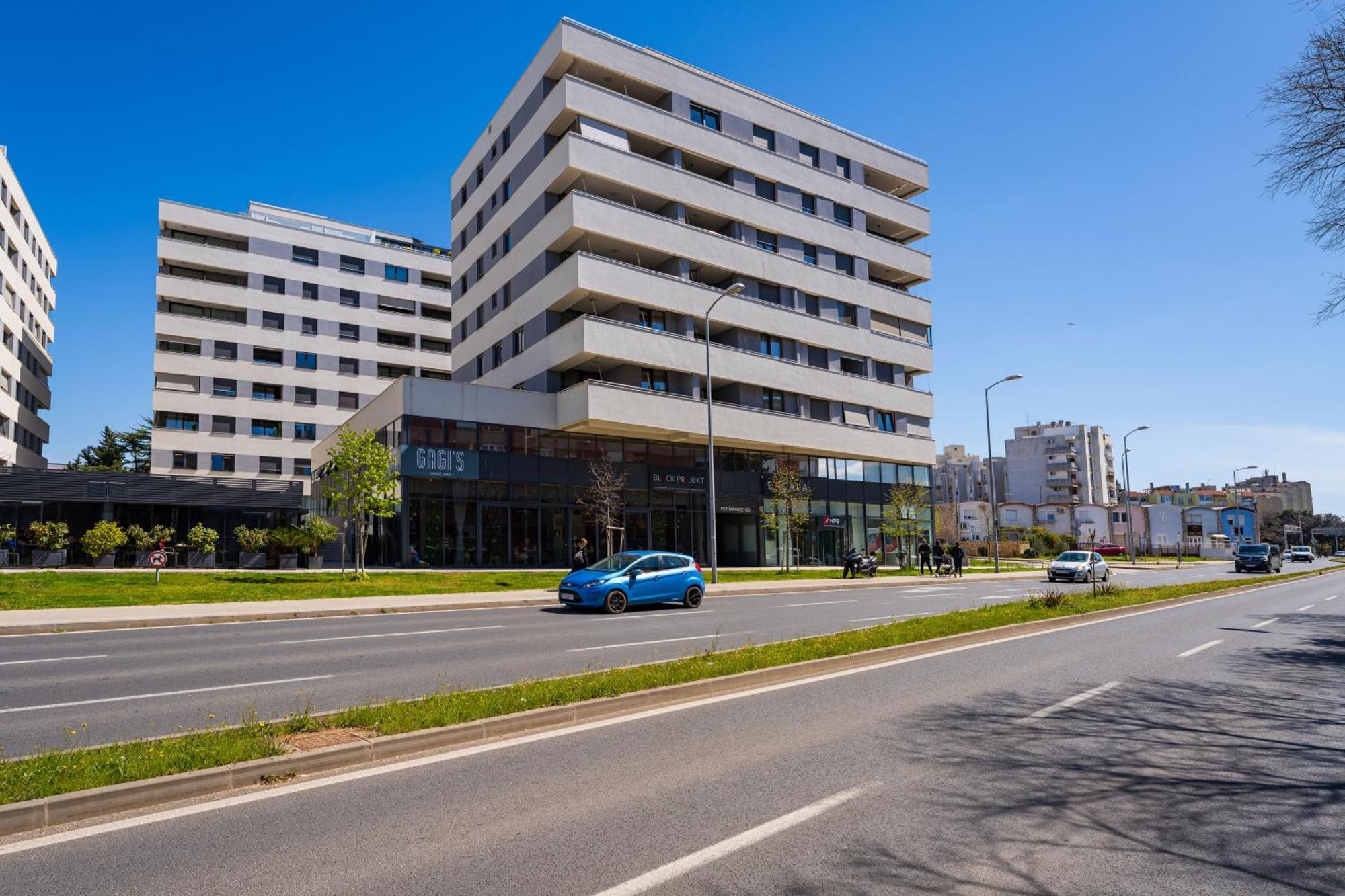 D-Apartment - With Garage And Balcony Задар Екстериор снимка